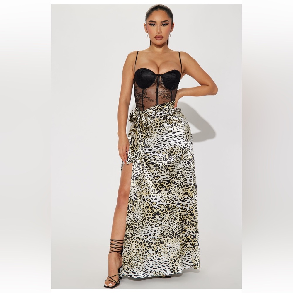 ✨NWT✨ corset Leopard maxi dress